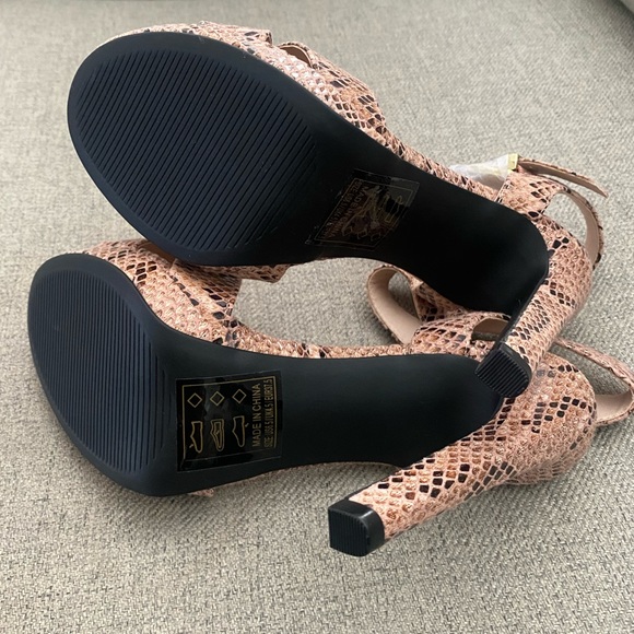 Qupid Pink Snakeprint Heeled Sandals✨ - Picture 7 of 7